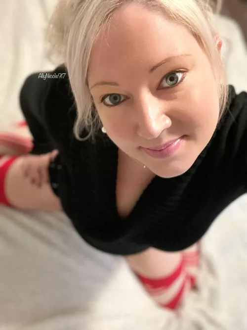 This milf wants to have some fun! by AllyNicole917