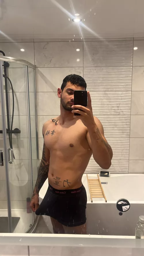 Unpack me? by Hendy_0