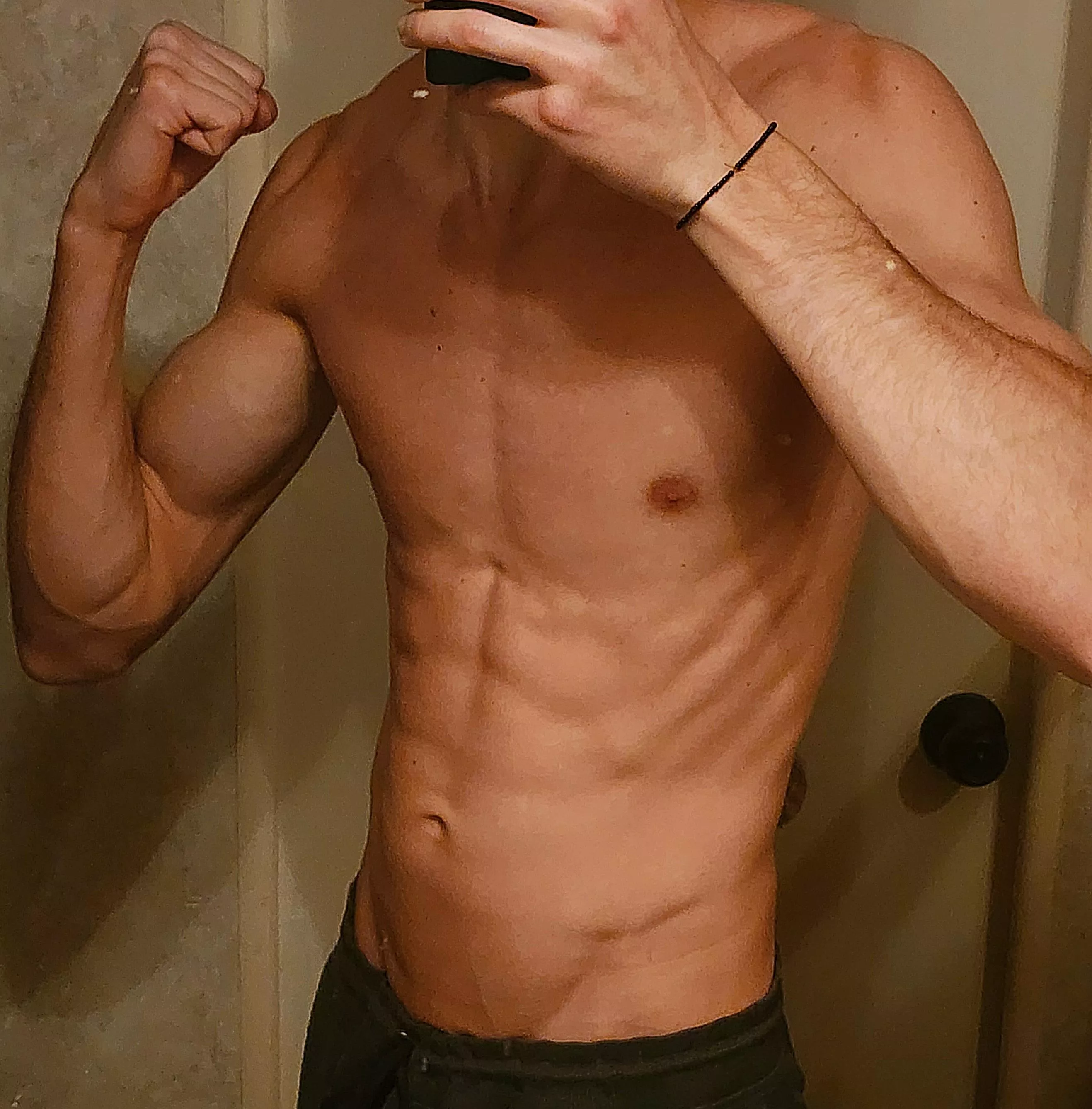 Winter's here so it's back to the gy[m] 💪 posted by thatstudnextdoor