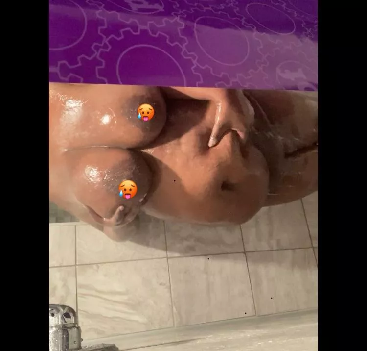 Y’all love me in here huh? 🥵 posted by nizzynaee