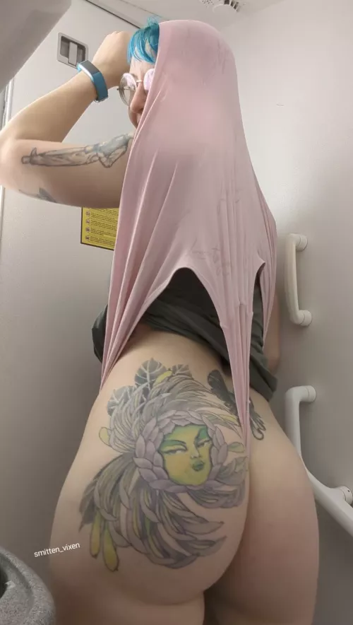 Atomics on the plane! ✈️ by vixen_smitten