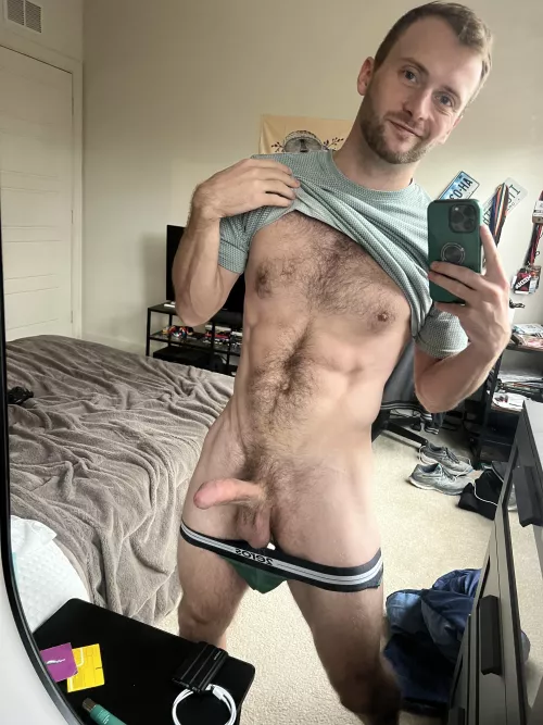 Comment “hey” below if you’d suck it. by straightbinogay