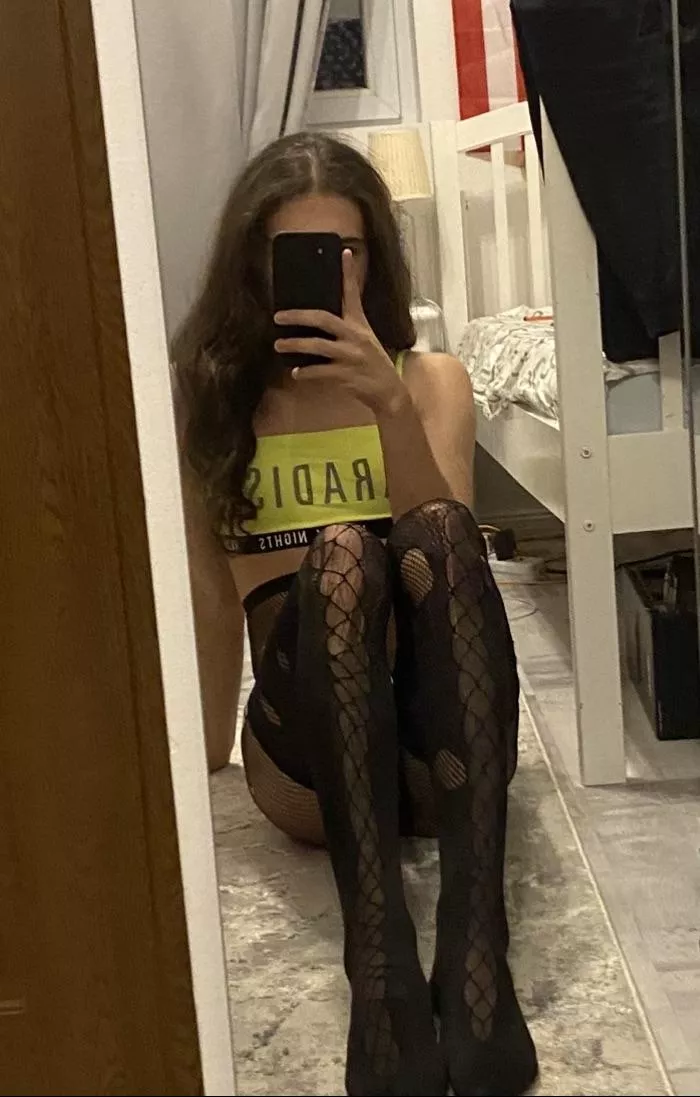 Do you like my ripped thighs? posted by klarixoxo