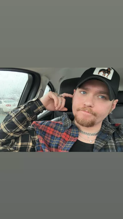 Glad it’s finally the weekend ☺️✌🏻 by aby_ryn