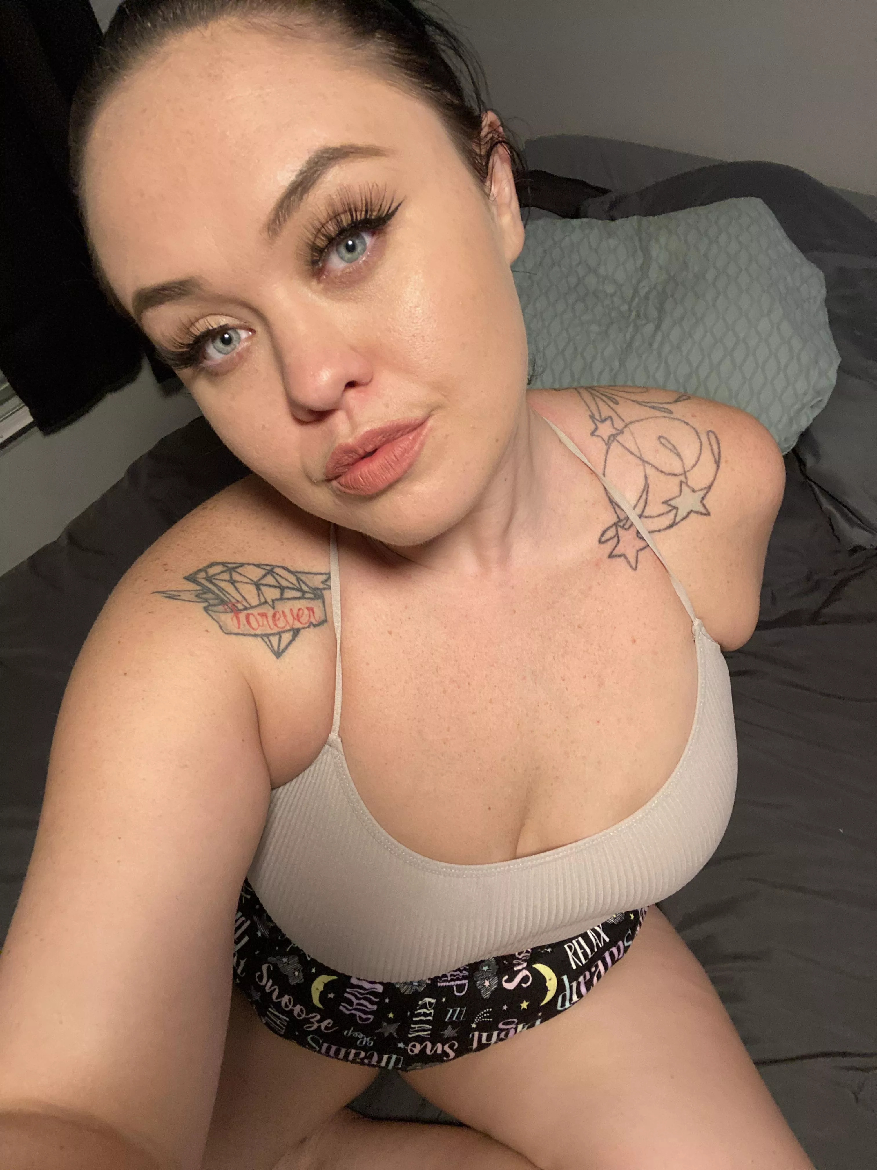 Just a MILF looking for fun when the kids are asleep. posted by _xnicoletteex_