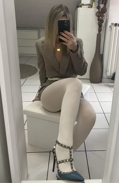 Ladies in Valentino heels by NatyBond_OF