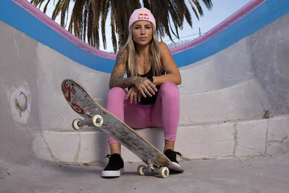 Leticia Bufoni - Professional street skateboarder posted by YongWeddle