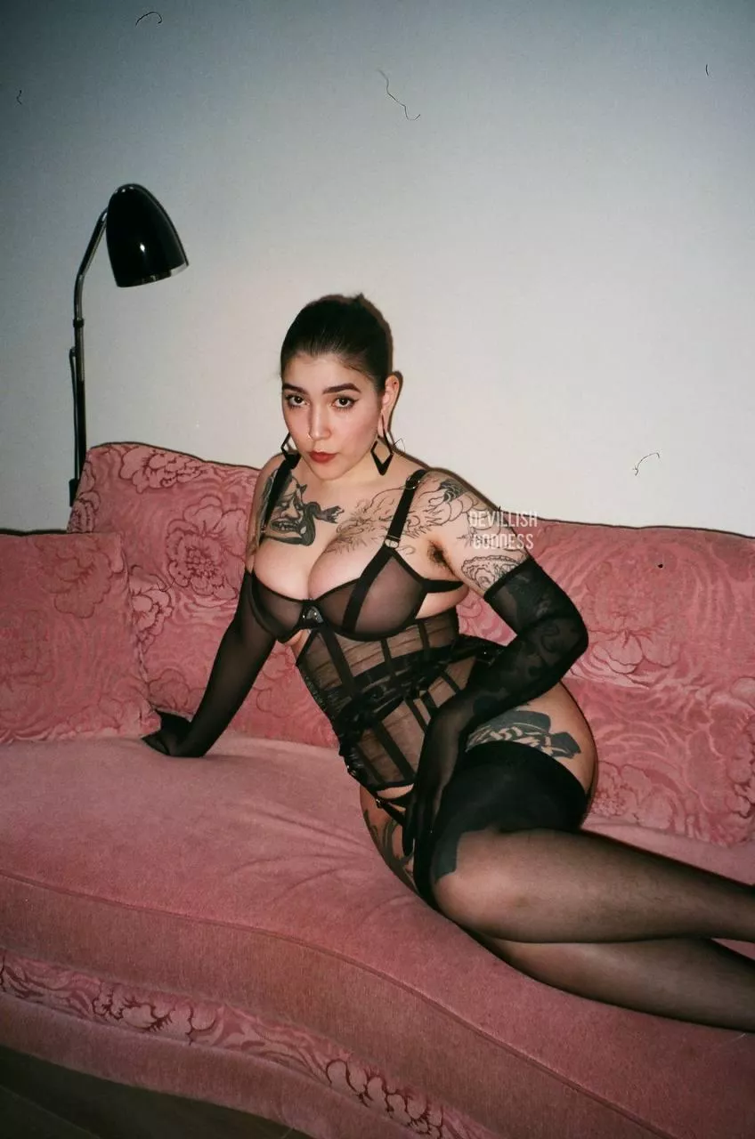 Me in corset trigger your brain so hard posted by devillishgoddess