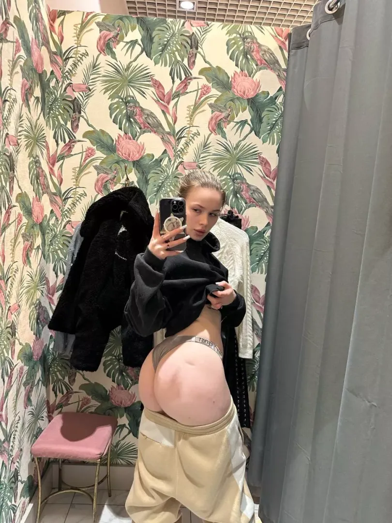 My teen ass wants to be spanked this weekend by Stasya_baby