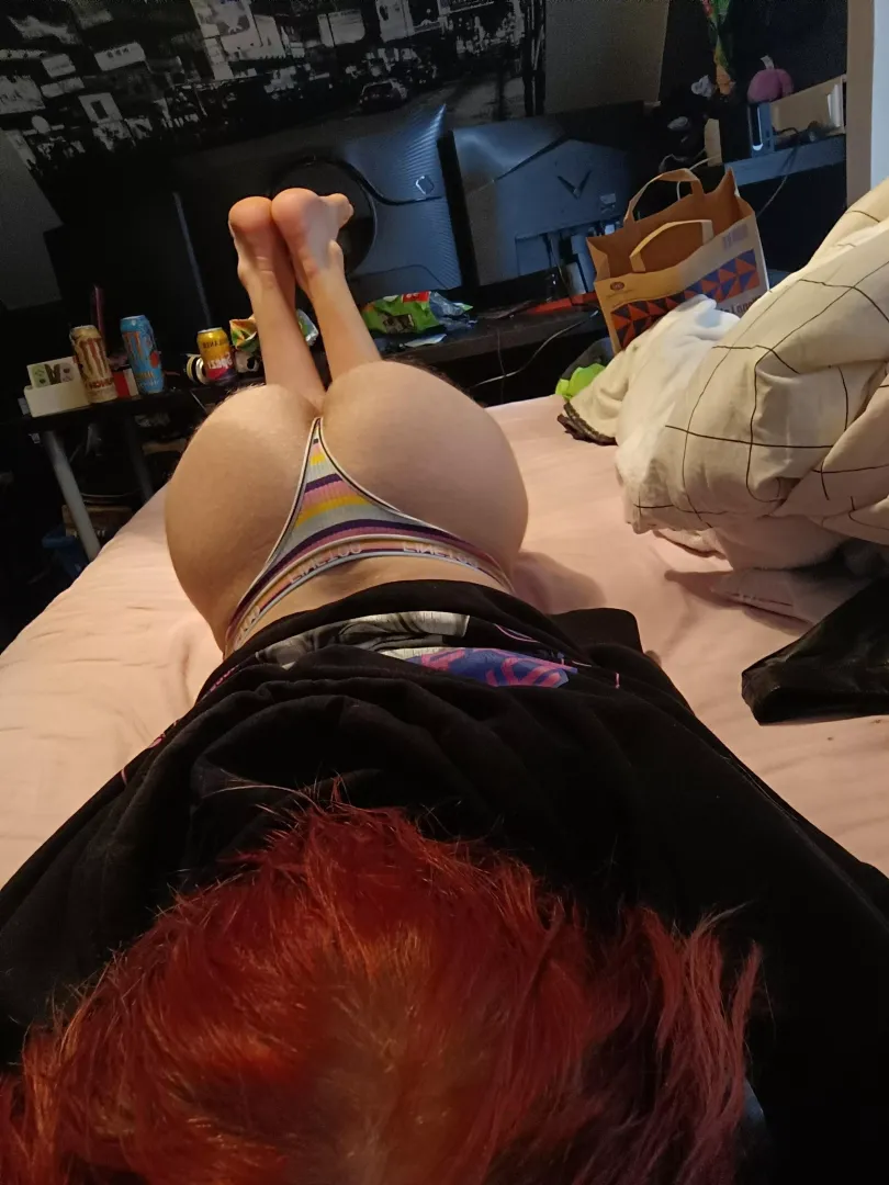Please say something nice about my ass👉👈 by Phantlm