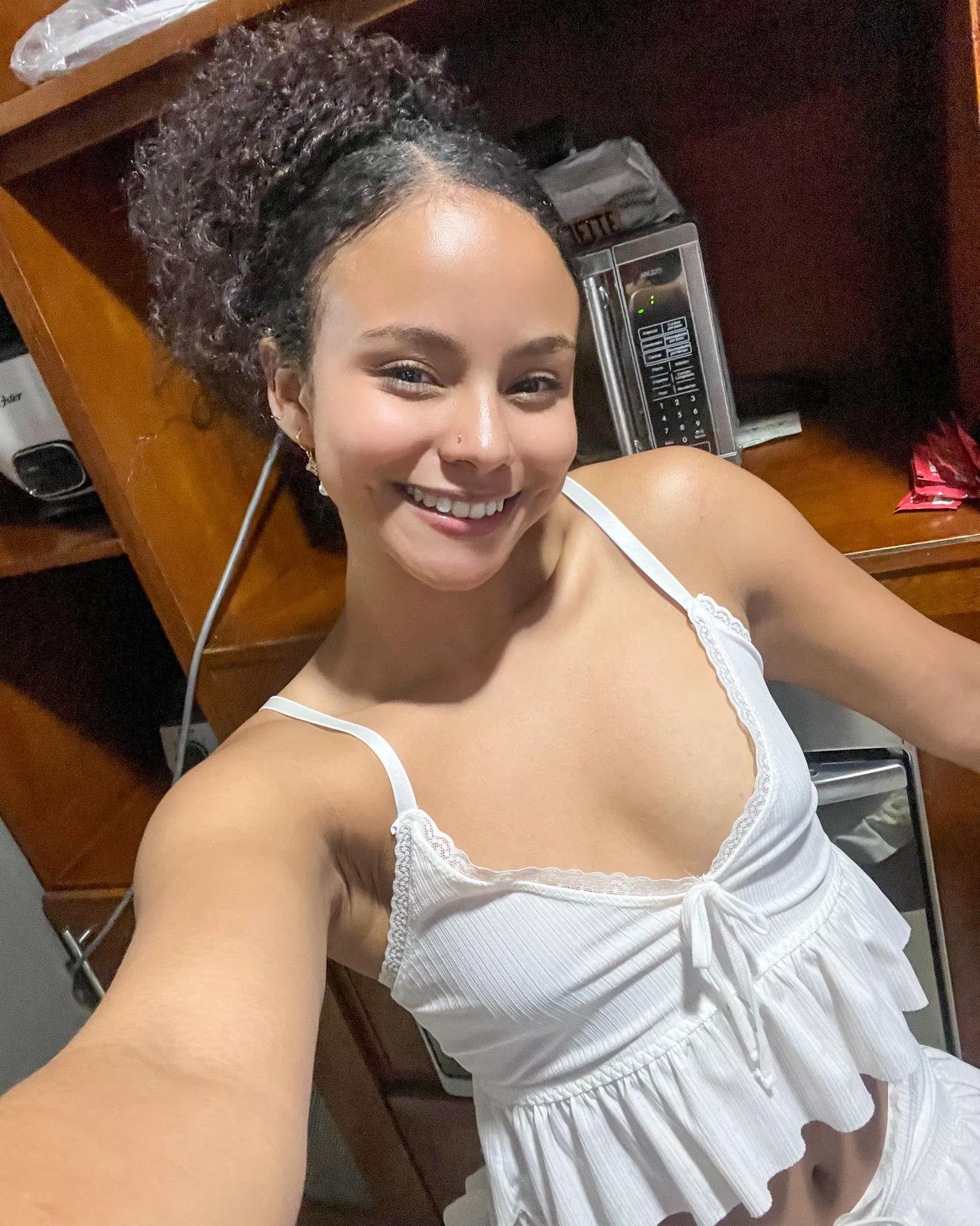 Pretty smile posted by ultimatebath9