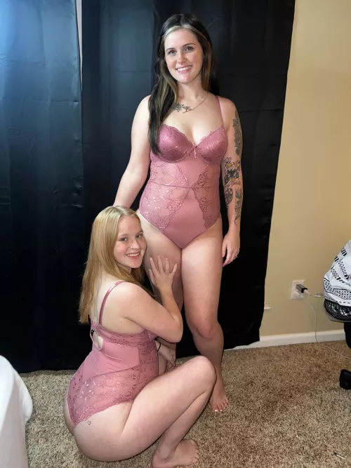 Say hello if you would like to have a pregnant threesome by Fantastic-Manager-30