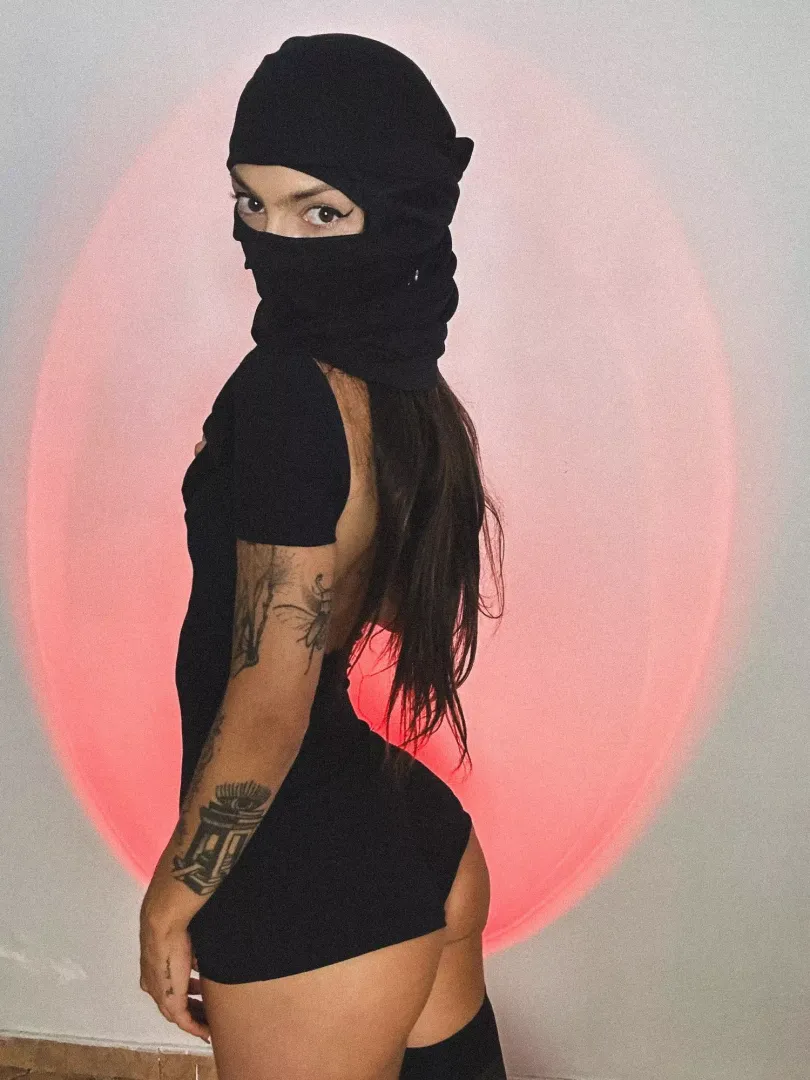 Say hi if You'd can fuck me with the mask on posted by sweettyxxo