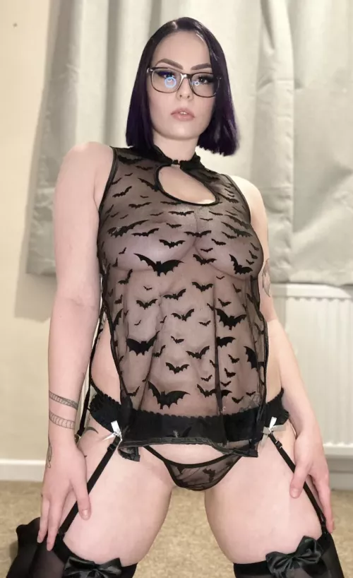 Taking applications for someone willing to cover my boobs with their load by veronicavxn