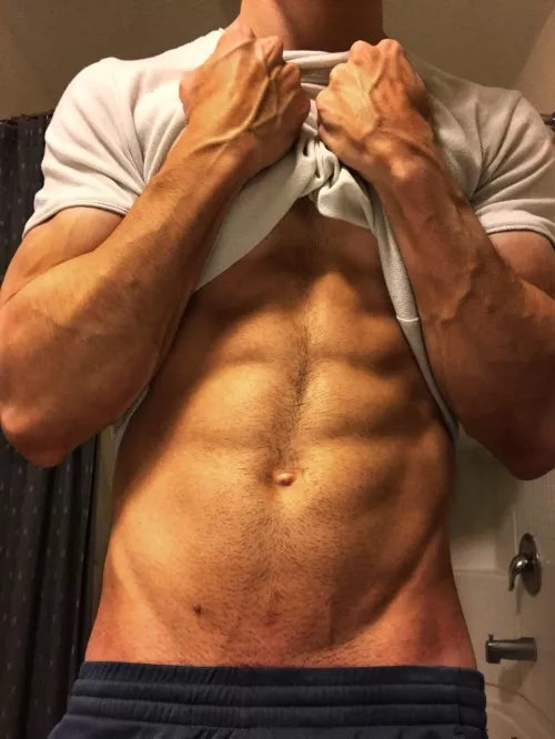 Veiny hands by exhib17