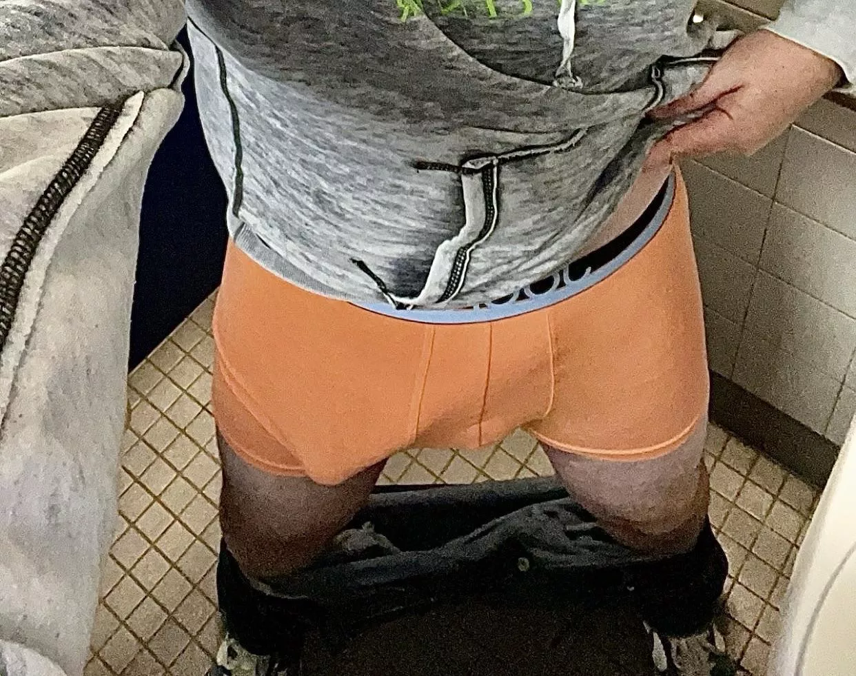 (44) Quick break at work, I am way to horny today 😈 posted by Agency-National