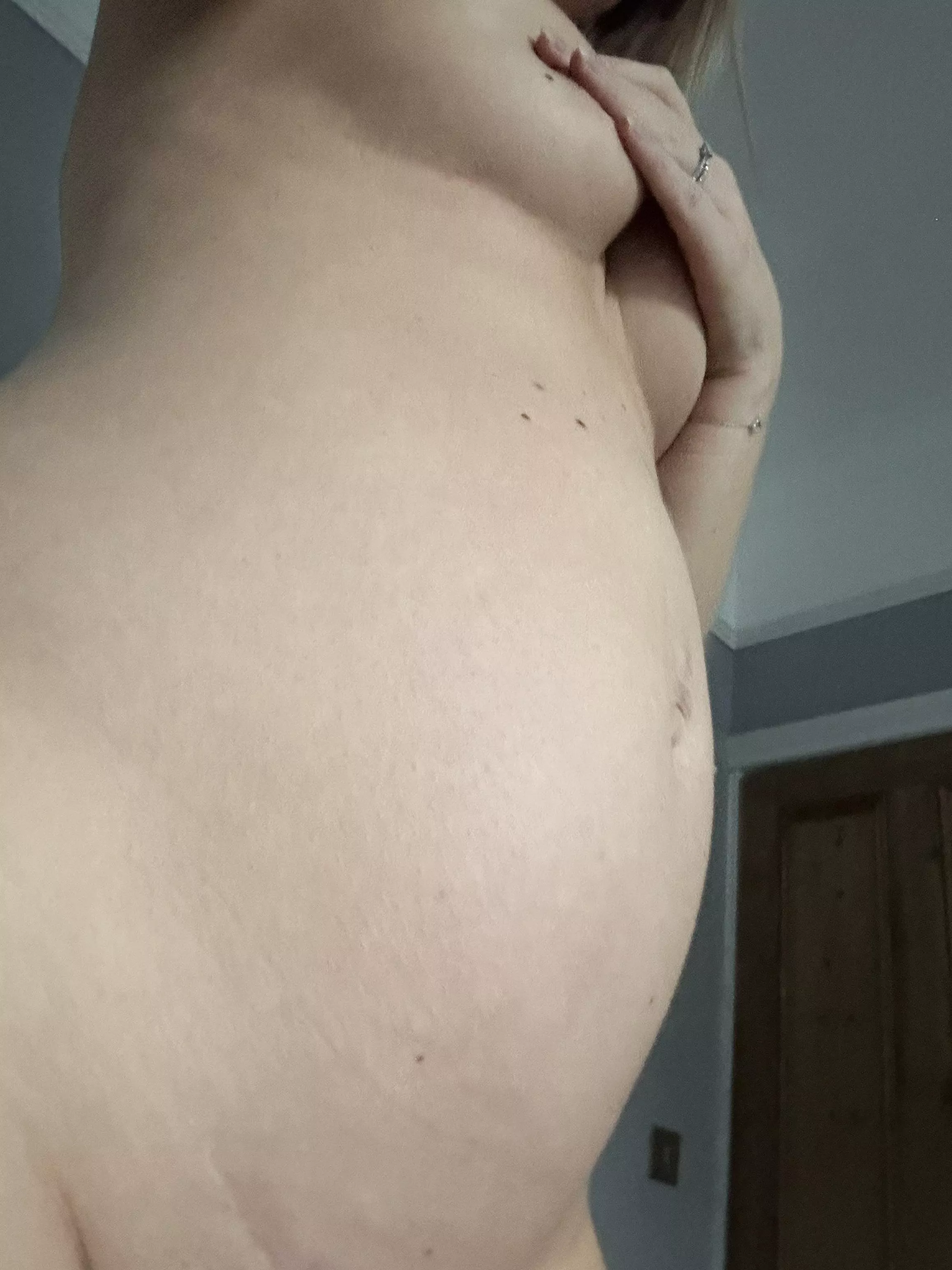 Come and fuck this pregnant belly posted by laurarosevip