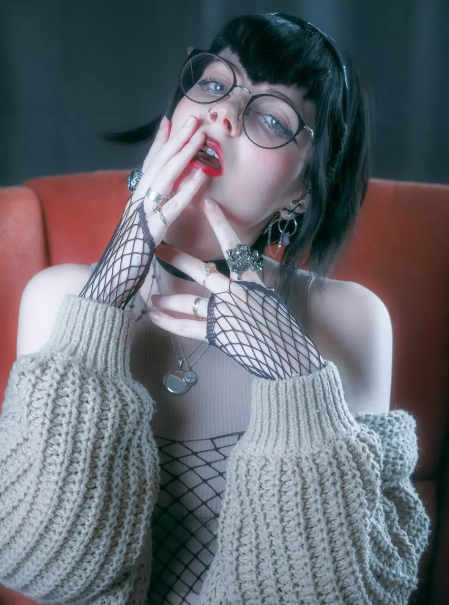 Dark hair and heart posted by MereOasis