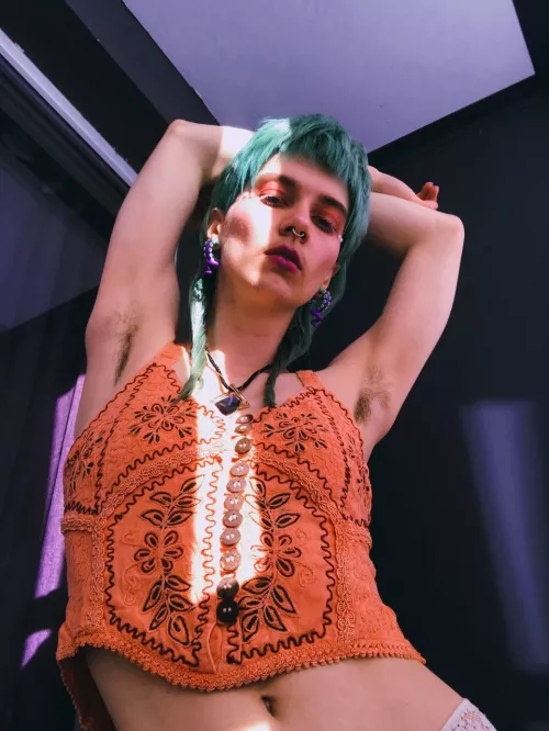 Do you like girls with neon hair and hairy pits? by kiki_morra