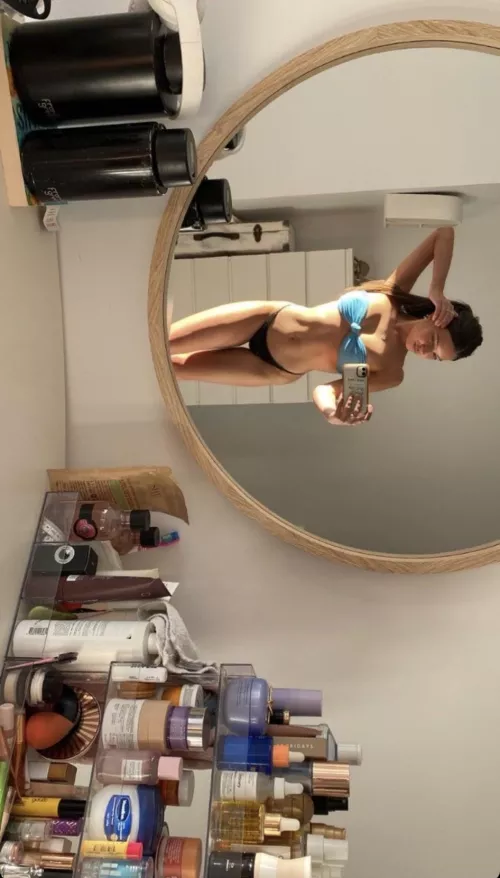 does anyone here like thigh gaps? by Waste_Feature9818