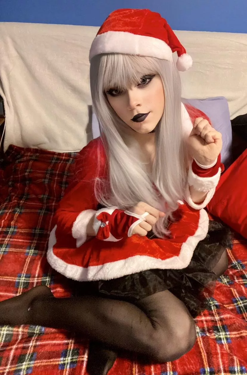 Goth femboys can be feative too!🖤❤️🤍 posted by Dry-Apple2493