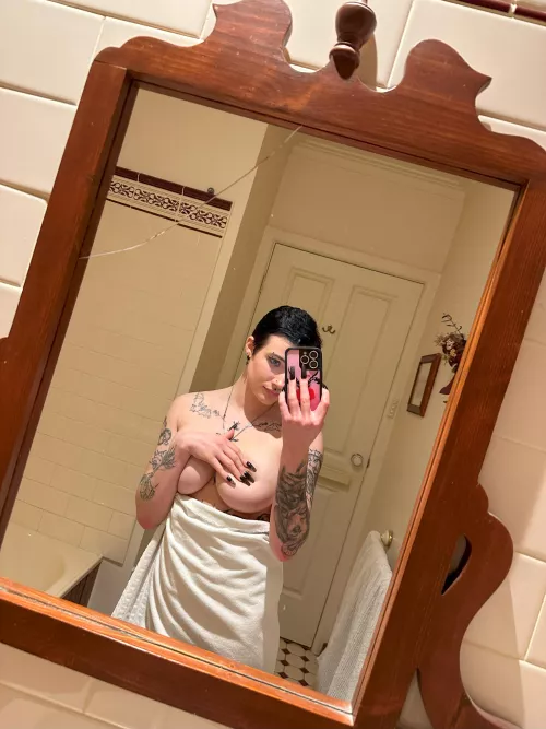 i didnt feel like wearing a bra toay by thebattycontractor