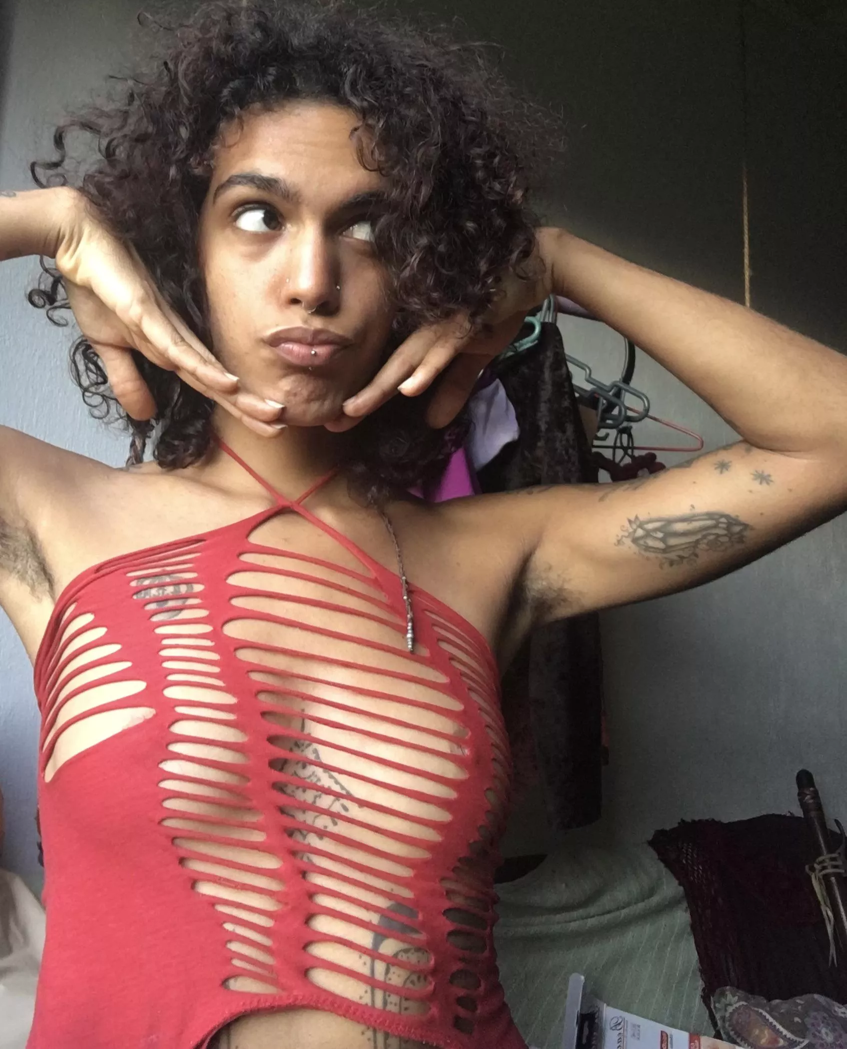 I love showing off my hairy armpits posted by lala_lais
