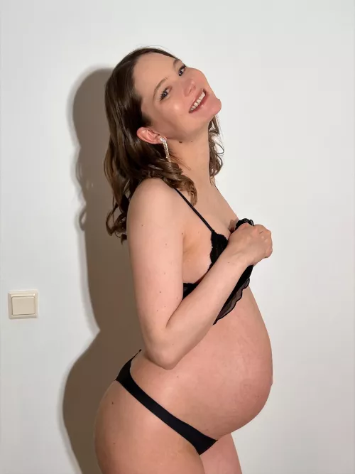 I'm 35 weeks pregnant and I still feel sexy ;) by FutureMilfSophia