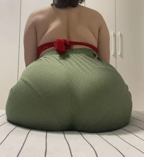 My ass is getting massive 😳🐽 by FatteningPrincess