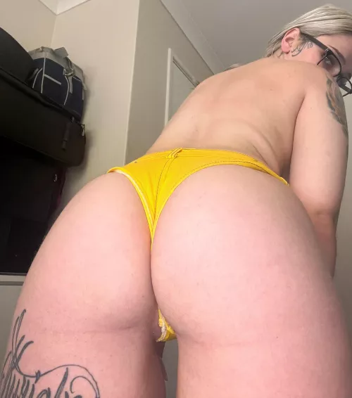 Need someone who can suck my nipples by __HoneyPie_