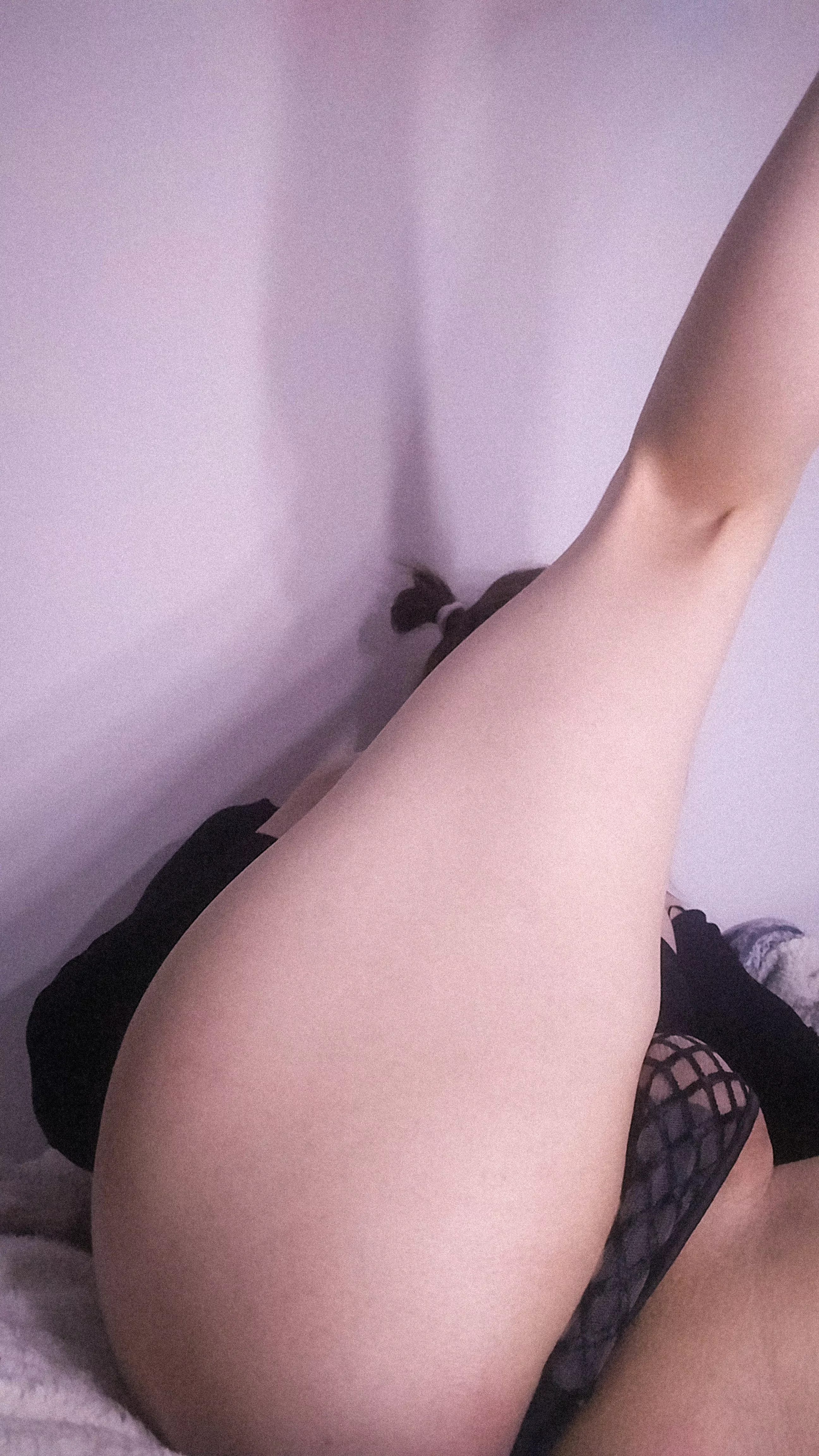 pin me down 🫦 posted by miniskrtskrt