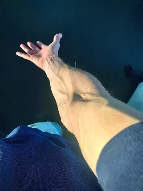 Strong enough? by goldenboyyxx