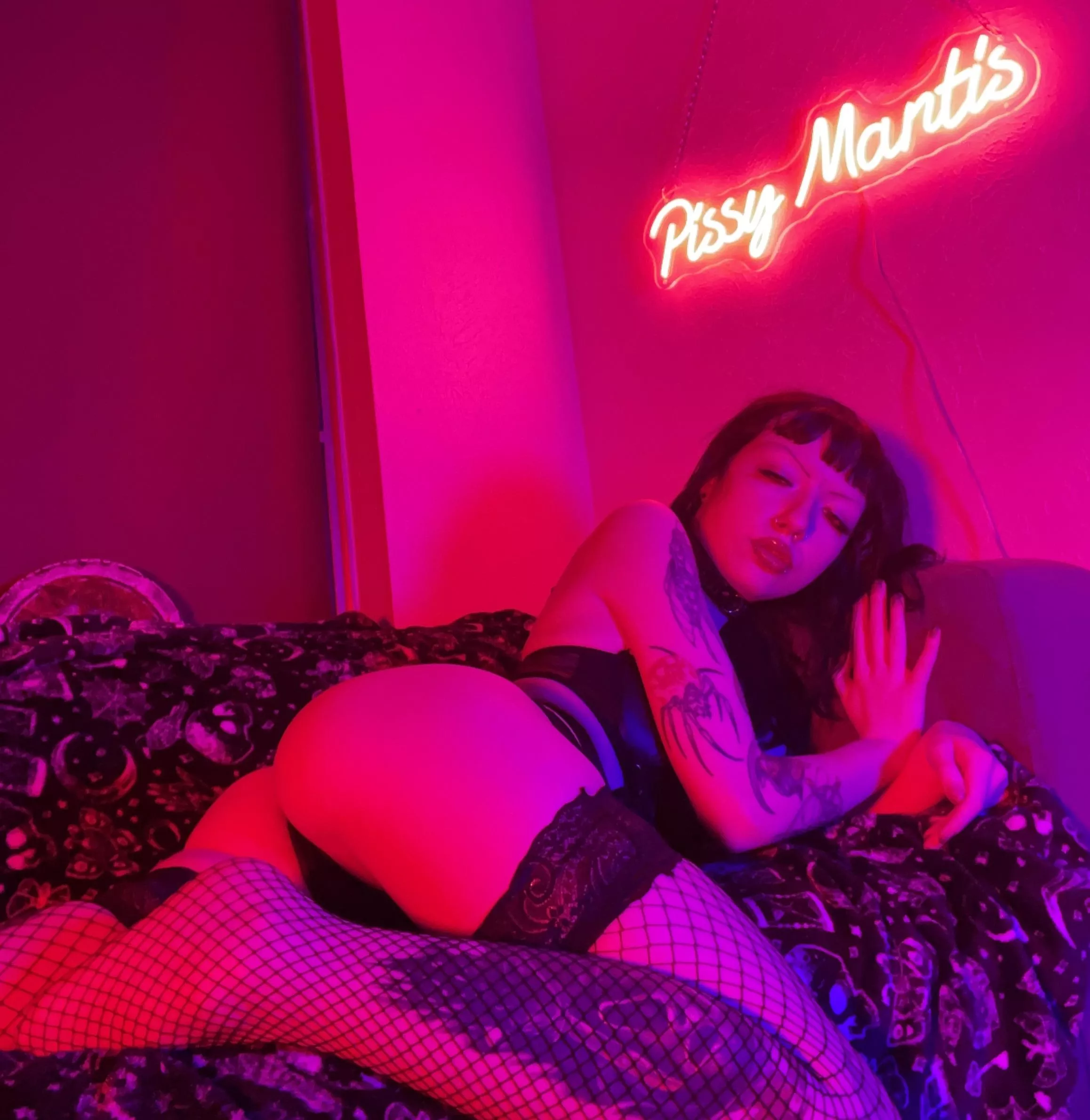 Waiting to be fucked in my boipussy🥱🥵 posted by PissyMantis