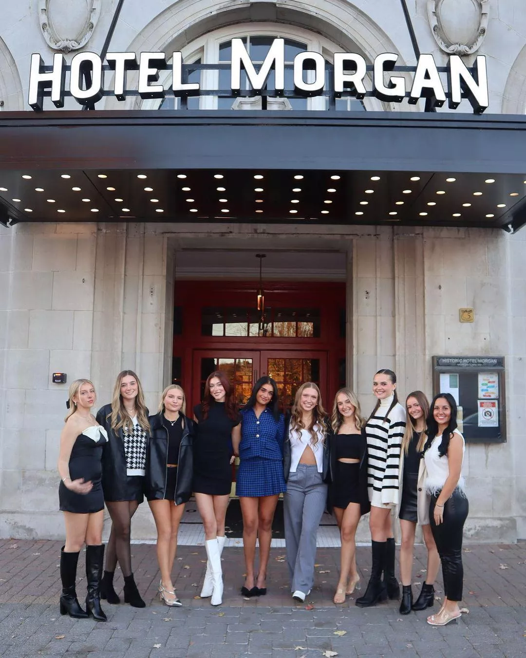 [10] Who are you sharing a room with? posted by whitetoweltw