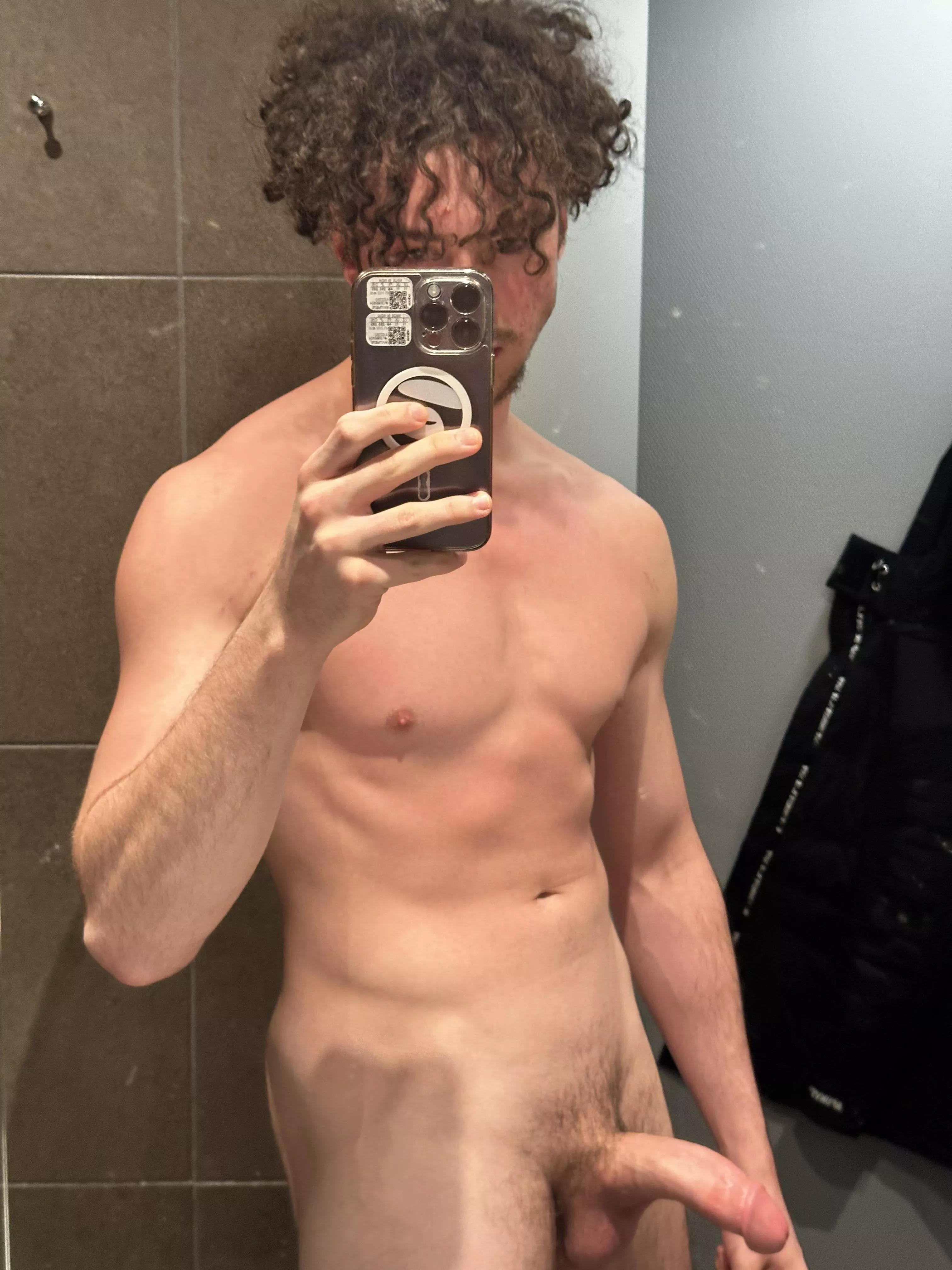 18 and NEED an older woman posted by nvreng