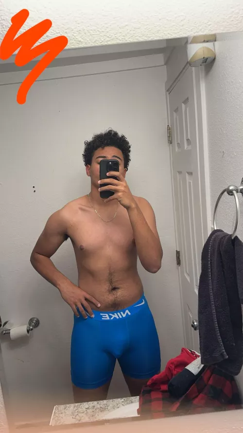 19, college bro, older guys hmu. Sc: vxprz.kj by NoNeedleworker2687