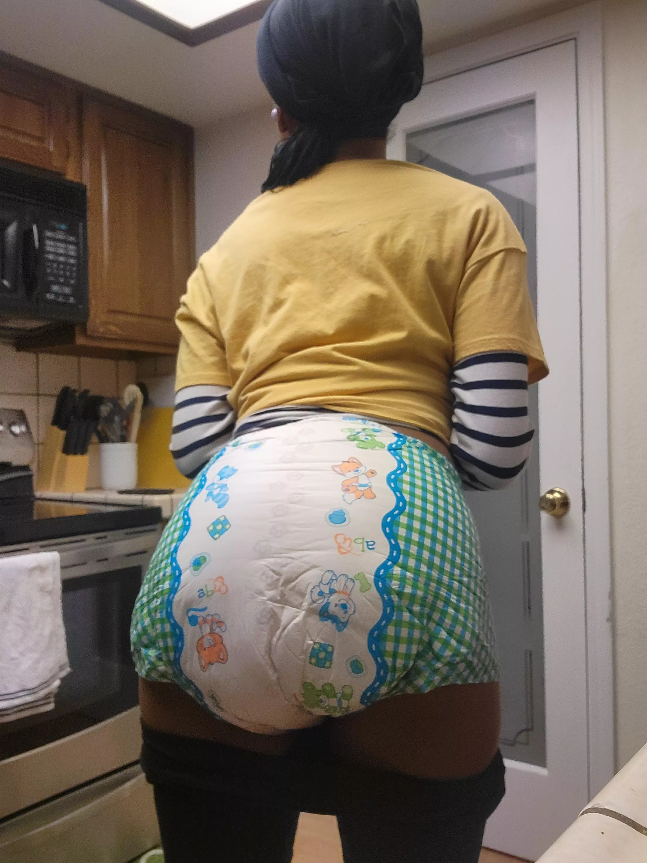 Diapered at work ^.^ posted by TheEbonySaint