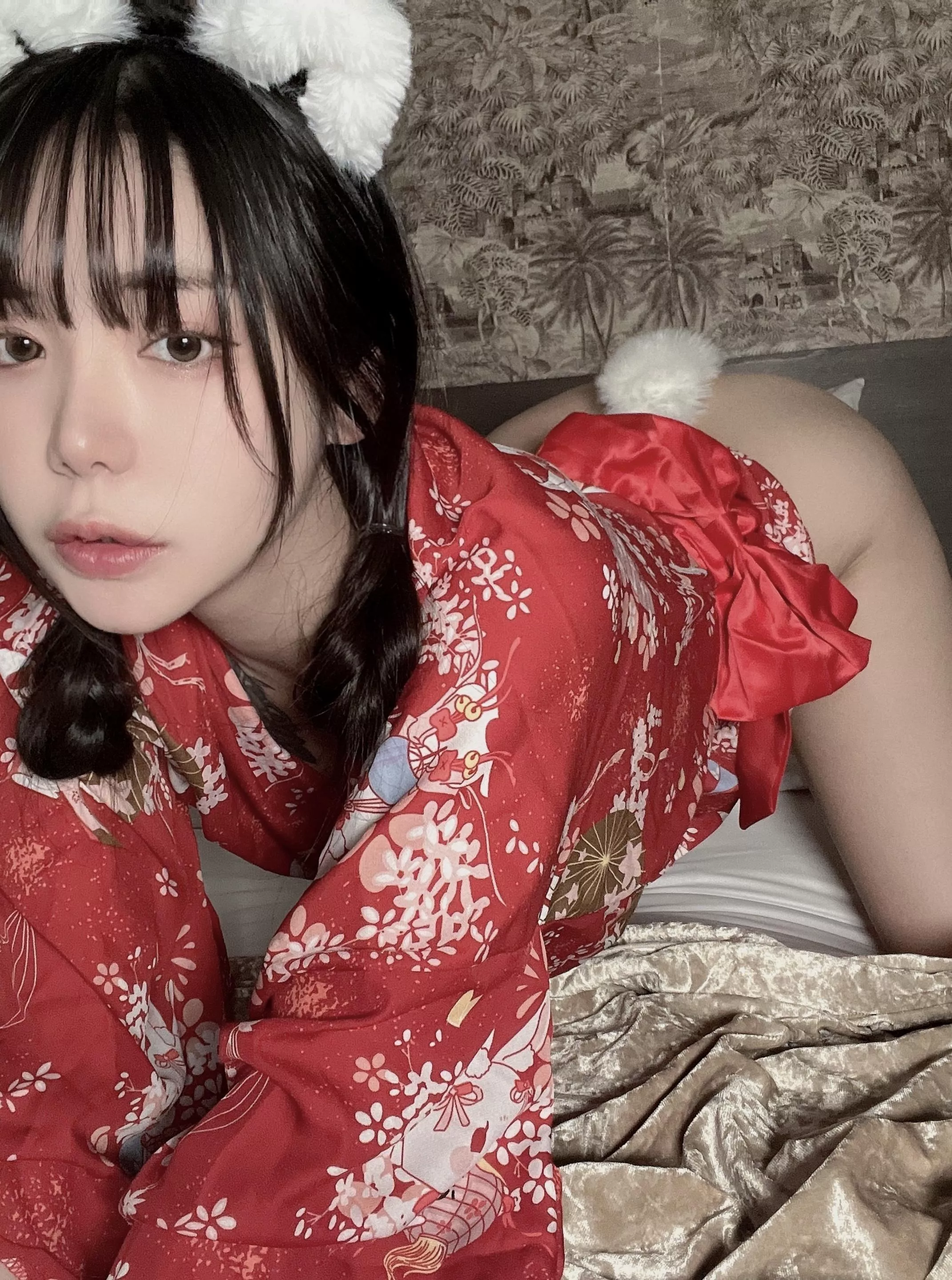 Hug me or bang me? posted by Minimum-Fisherman142