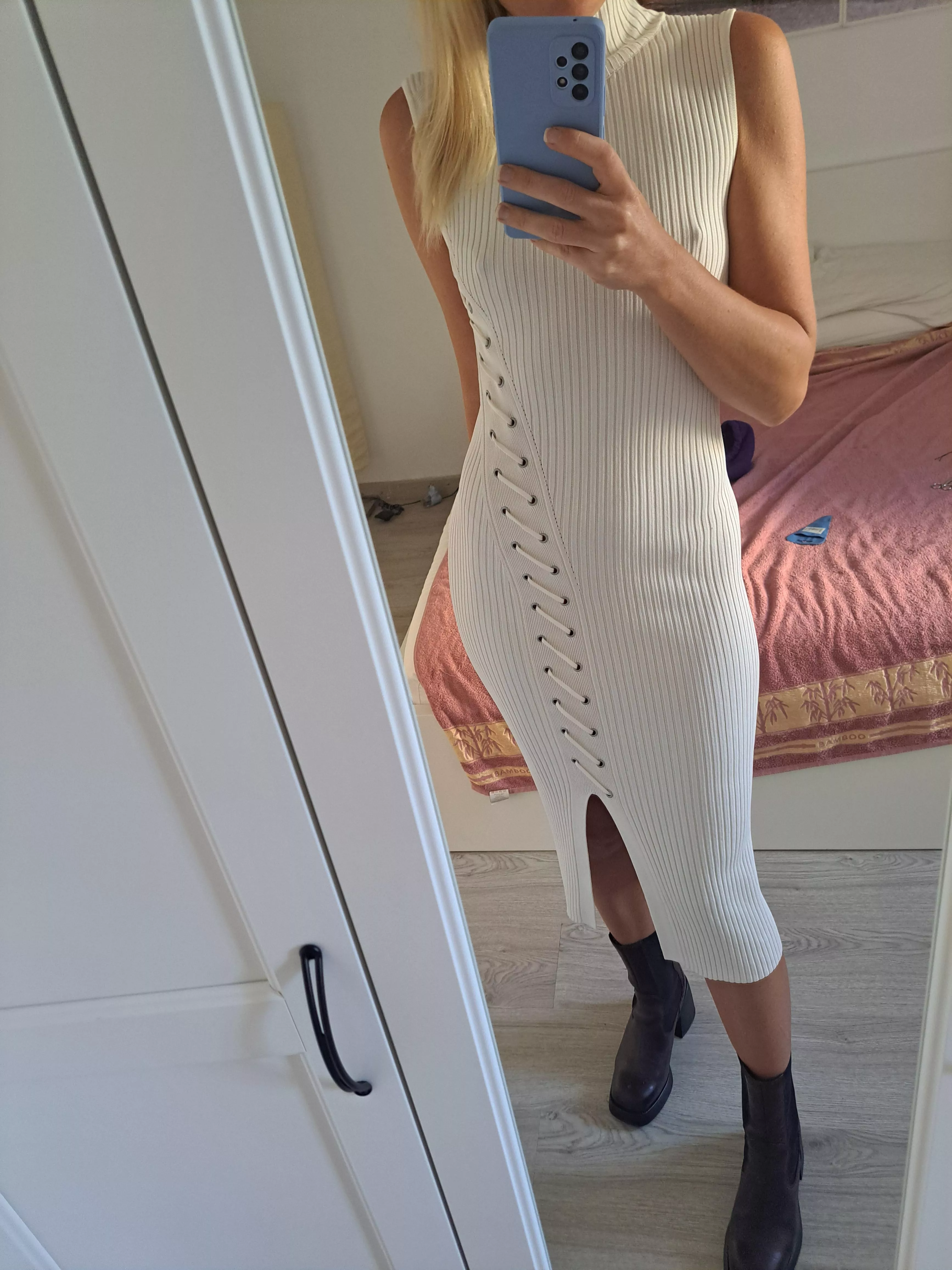 Is that a good outfit for a very formal dinner? posted by vulpesnudista