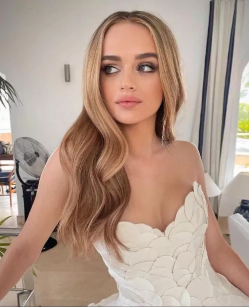 Joey King makes me so hard. by strojack23