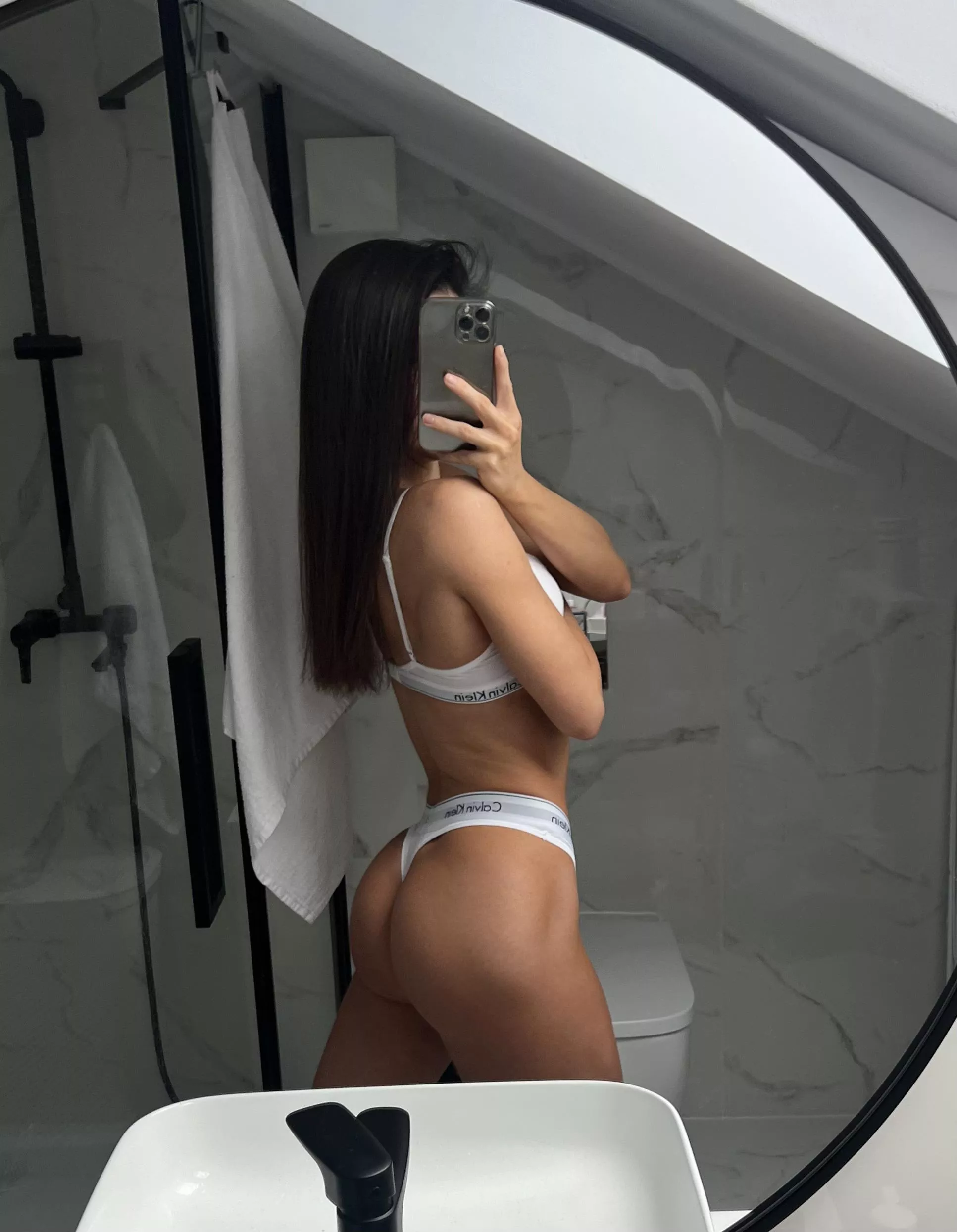 Lina - (@linasphysique) posted by linasphysiquex