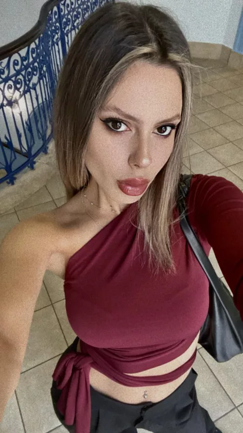 looking for a caring daddy to serve 🥰 i really need one these days 😣 by babyybettyy