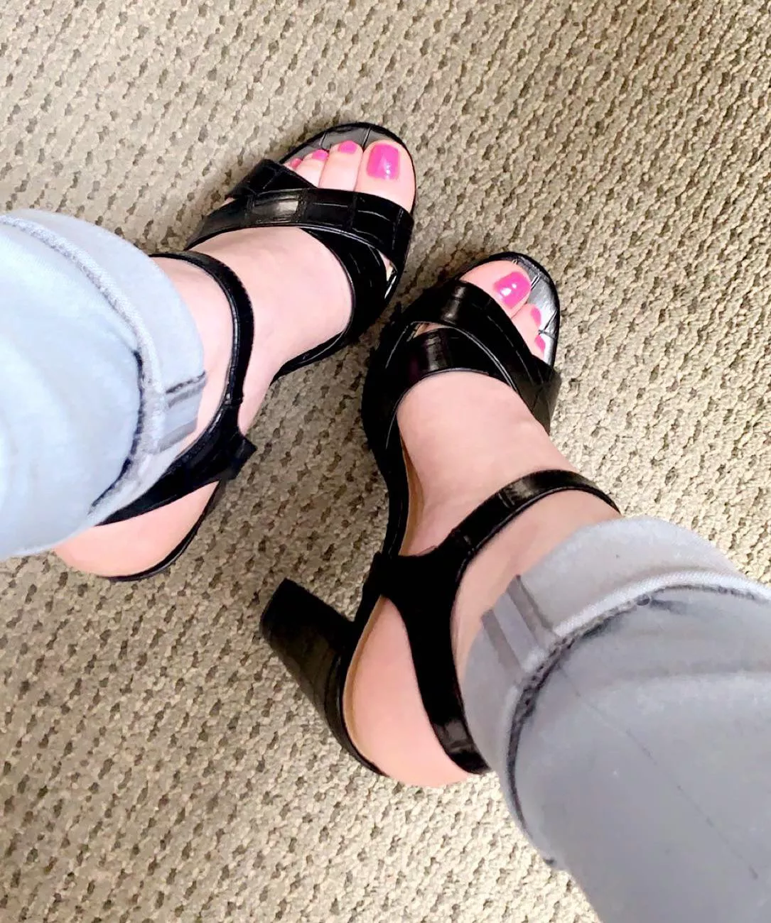 Pink toes and black shoes, perfect combo for college posted by starsodreamy