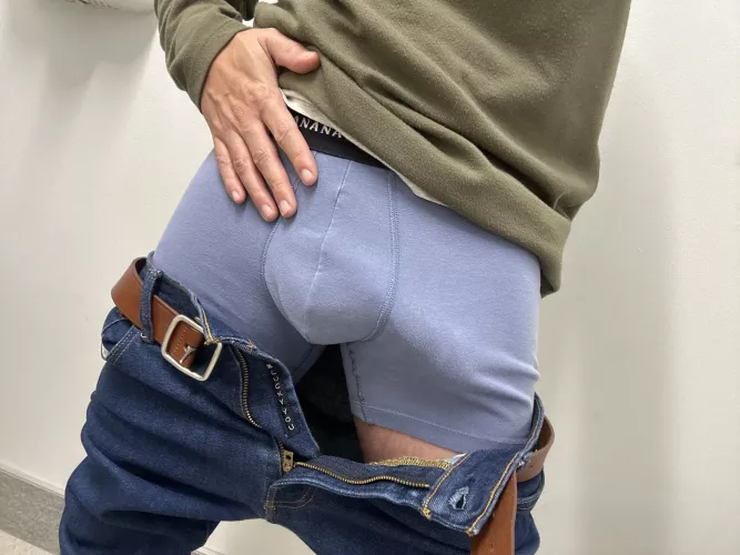 Scrolling Reddit at work… by gstahl2468