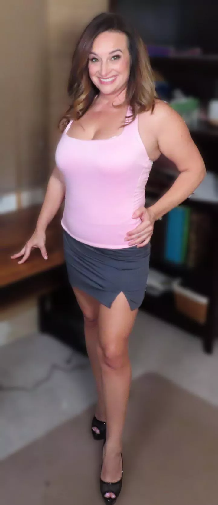 Sexy Slut Wife 45F posted by sophienextdoor