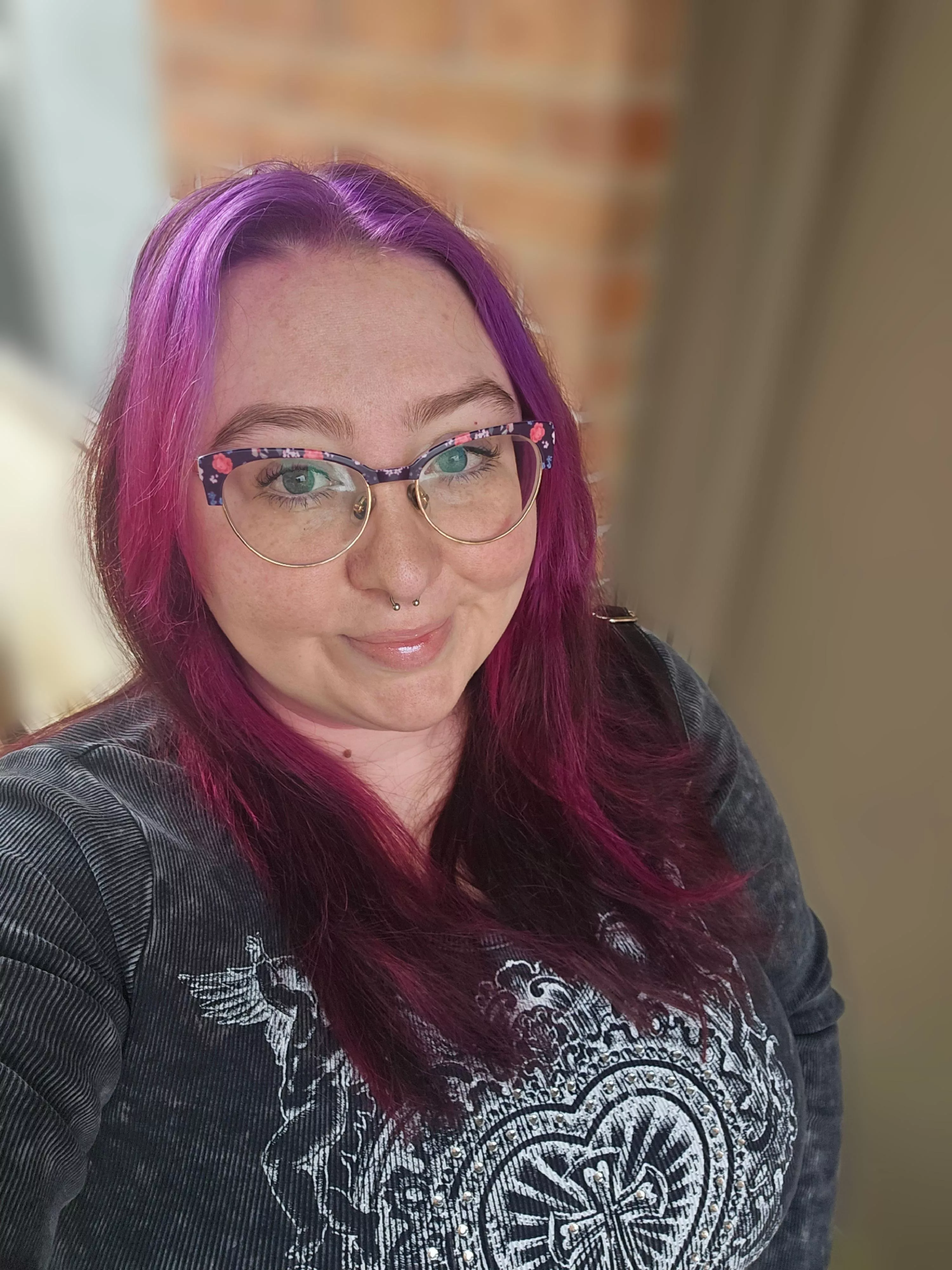 still so obsessed with my hair 💗 hope everyone stays safe & warm in this crazy weather 🥶 posted by sapphiremelonz