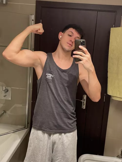 Who wants to smell them after my workout? 💪🏼😏 by AndyReidd