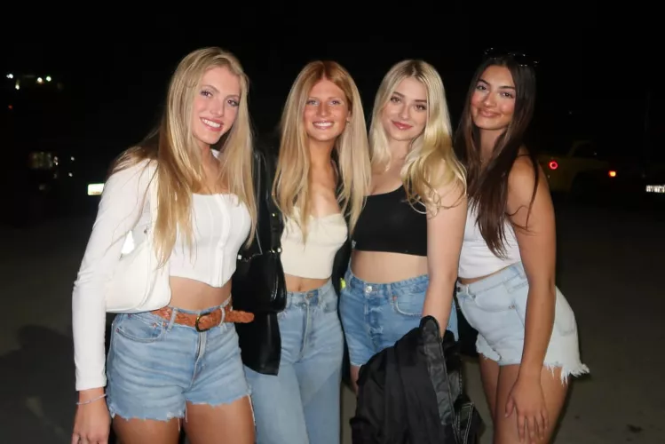 [4] Summer Nights by whitetoweltw