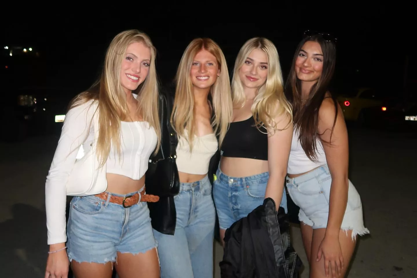 [4] Summer Nights posted by whitetoweltw