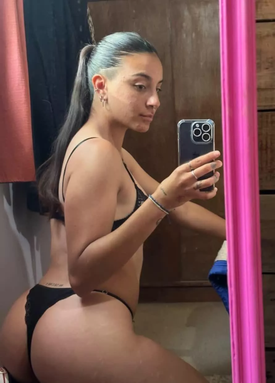 Beep beep* dump truck coming through posted by Rreusis